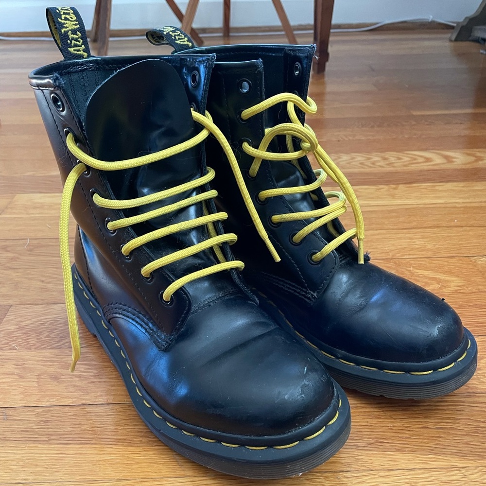 Dr. Martens 1460 US 7 womens/US 9 mens